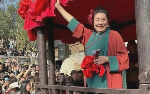 专业股票配资网 “把我当熊猫观赏就行”！刘晓庆拒互动被骂架子大，现场视频曝真相
