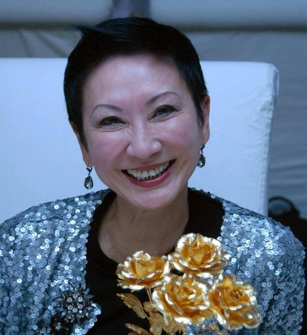 股票独立帐户配资炒股 香港电影幕后推手走了！75岁施南生去世，成龙甄子丹舒淇李冰冰集体发文悼念